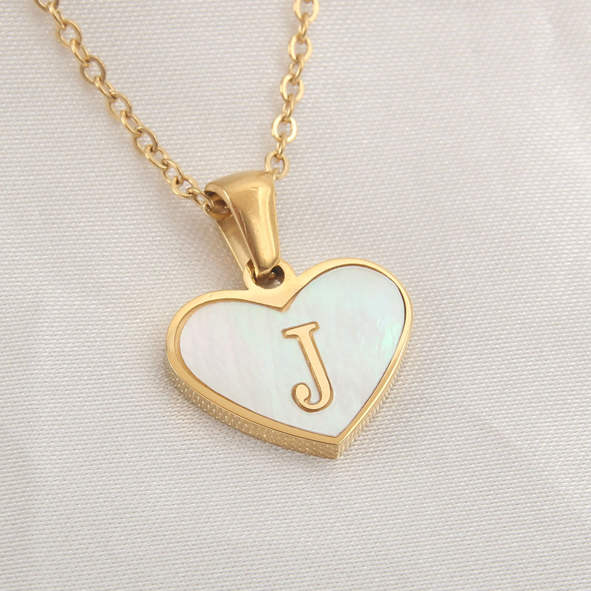 26 Letter White Shell Heart-shaped Necklace