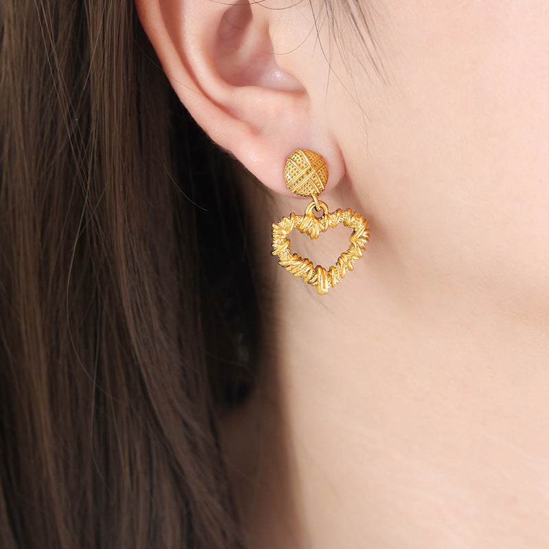 Does Not Lose Earrings