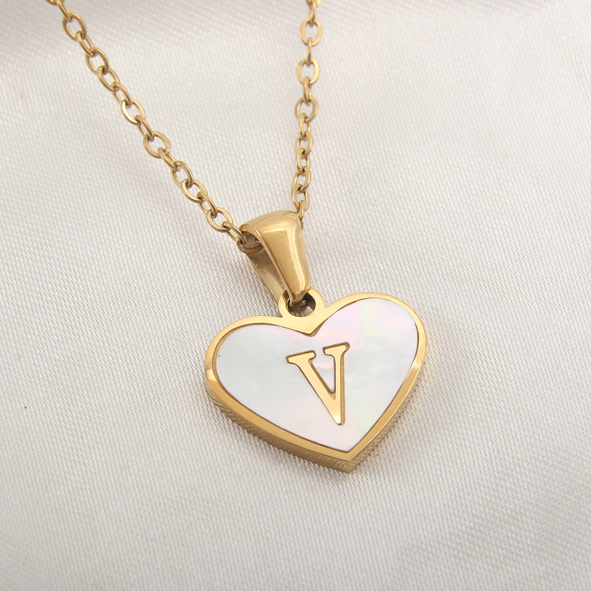 26 Letter White Shell Heart-shaped Necklace