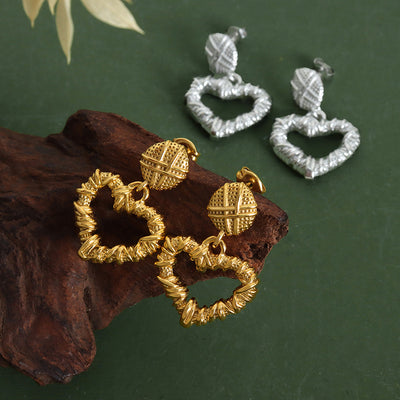 Does Not Lose Earrings