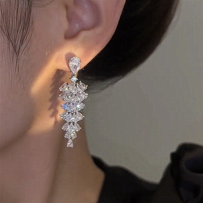 Vely Sparkling Tree Drop Earrings