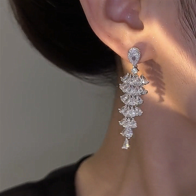 Vely Sparkling Tree Drop Earrings