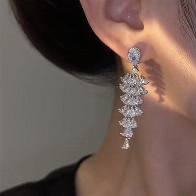 Vely Sparkling Tree Drop Earrings