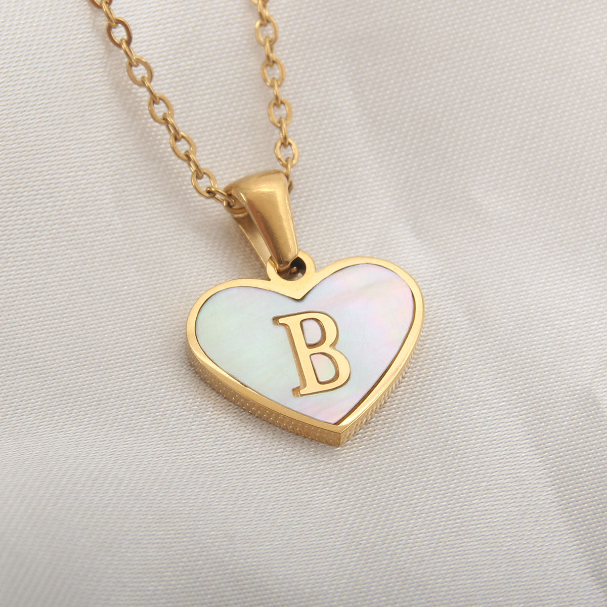 26 Letter White Shell Heart-shaped Necklace