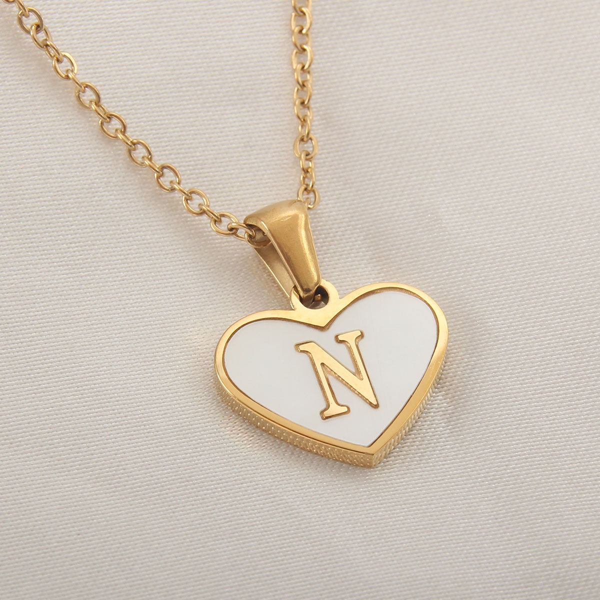 26 Letter White Shell Heart-shaped Necklace