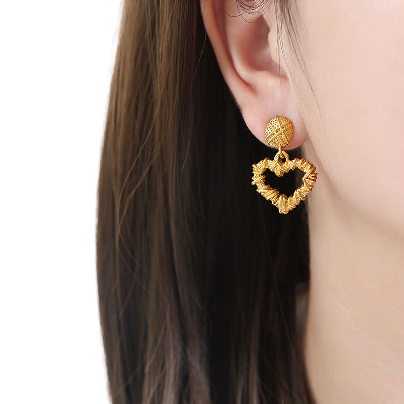 Does Not Lose Earrings