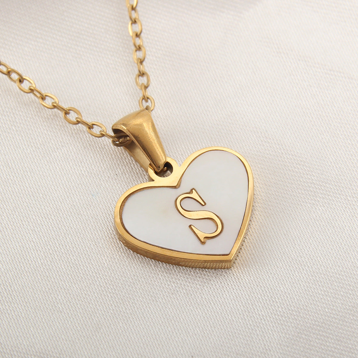 26 Letter White Shell Heart-shaped Necklace