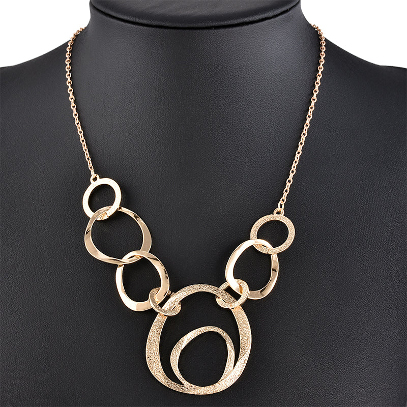 Exaggerat Annulus Necklace