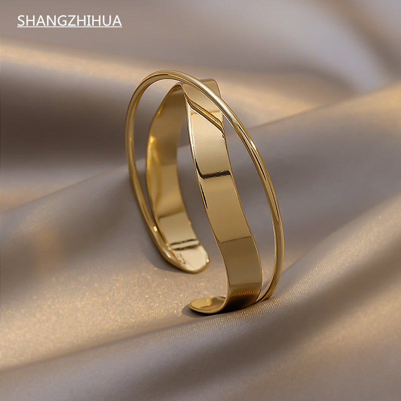 Exaggerated Bracelet